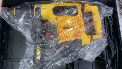 Dewalt SDS-MAX Wired Electric Rotary Hammer Drill D25481K With Case