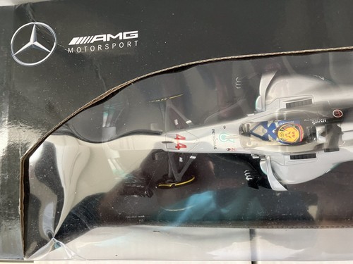 Minichamps - Mercedes-AMG F1 W08 EQ Power+ Lewis Hamilton 2017. 1 : 18 Scale. - Picture 4 of 9
