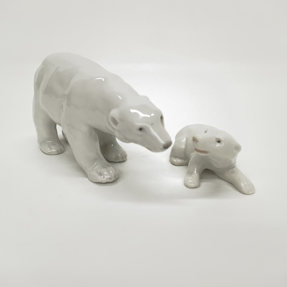 アラビア　Polar bear フィギュリン　Father 艶なし アラビア Polar bear フィギュリン Father 艶なし