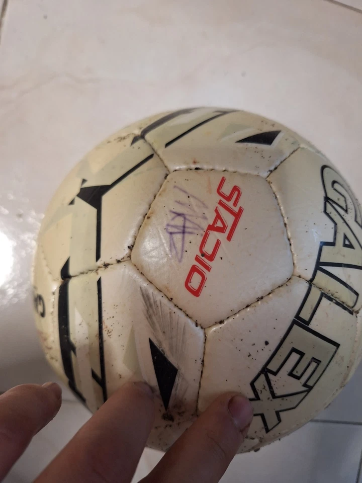 Pallone autografato Juventus con firme originali Stagione 2010-2012 - Immagine 2 di 4