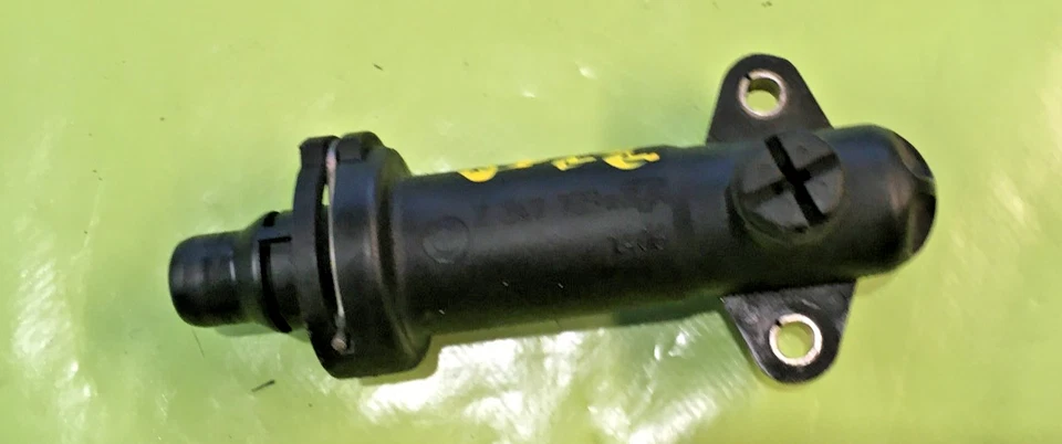Valve de Thermostat / BMW SERIE 3 E46 320D / 2247723 - Photo 2/4