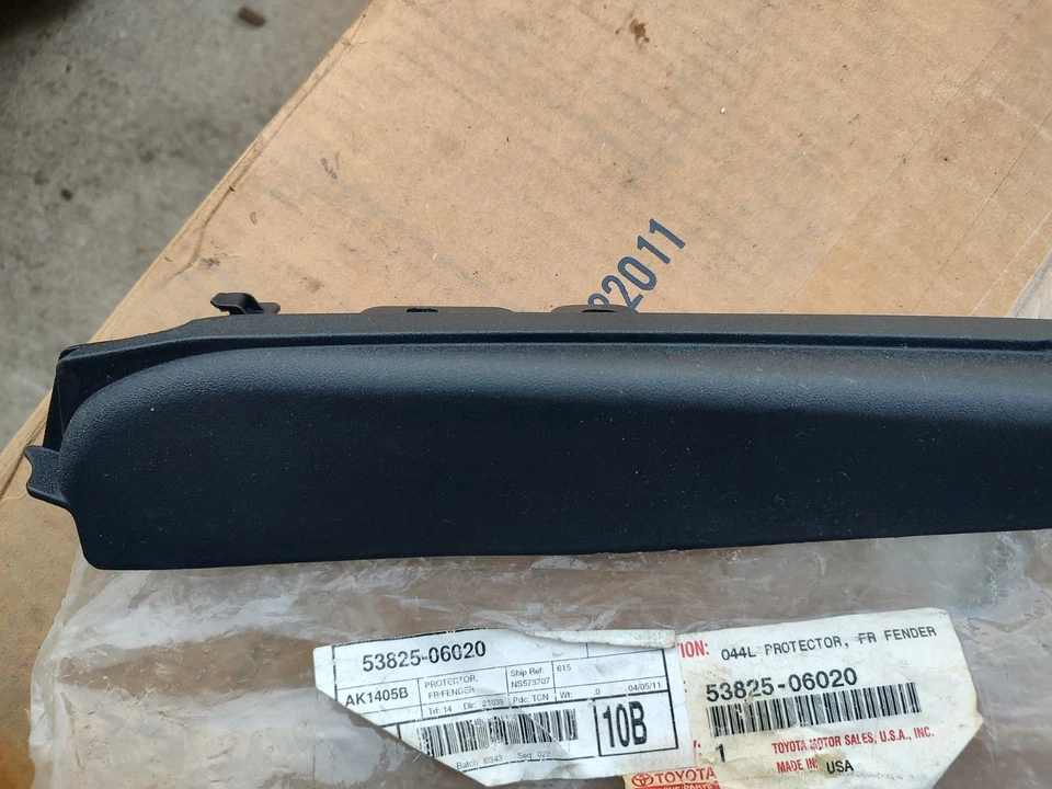Protector moldura guardabarros delantero derecho Toyota Camry 2007-2011 53825-06020 LT3 Foto 3 de 4
