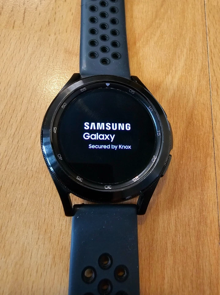 Samsung Galaxy Watch4 Classic, photo 2 of 5