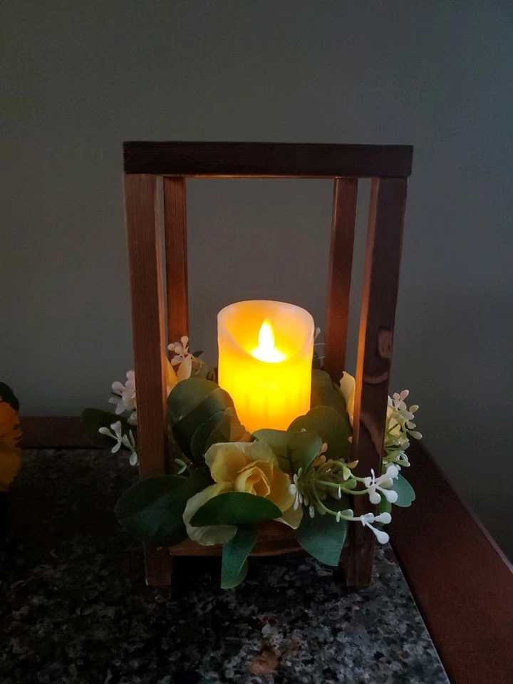 Centro de mesa linterna de madera rústica Foto 2 de 4