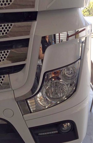 Lot De 2 Grilles De Protection En Acier Inox Pour Phares/anti-brouillard Avant Camion Axor - Neuf
