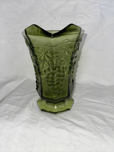 Vintage Anchor Hocking Avocado Green Grapevine Footed 6.5 Inch Octagon Pitcher - Picture 3 of 7