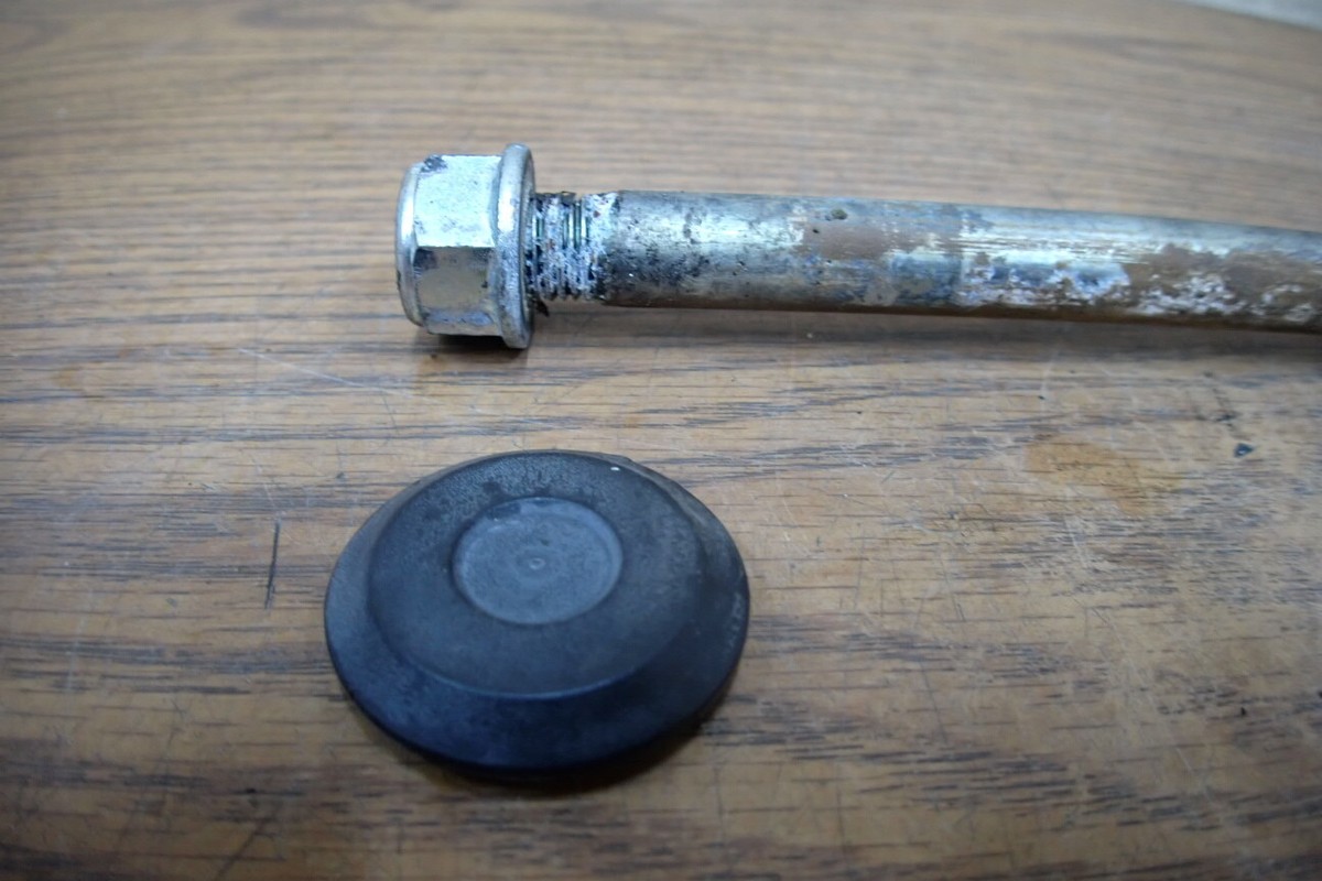のん 2012 HONDA CB250R SWINGARM SWING ARM PIVOT BOLT AXLE W/ COVER CAPS