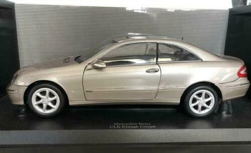 Kyosho 1:18 Modellautos, - LKWs & -Busse von Mercedes