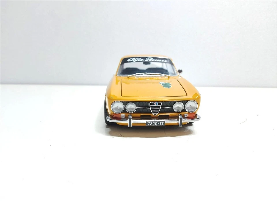 Alfa Romeo 1750 GTV Giallo Ocra Tuning del 1970 - 1/18 Artigianale base Norev - Immagine 2 di 4