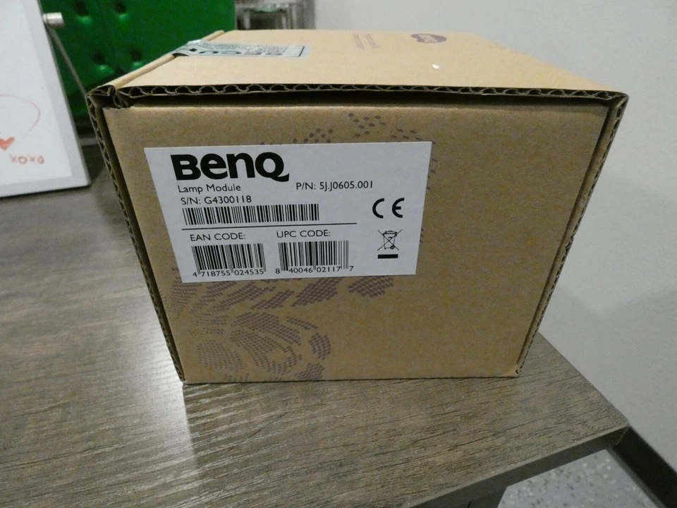 Brand New OEM BenQ Replacement  Projector Lamp Kit Module 5J.J0605.001 - Image 3 of 4