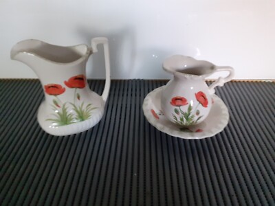 2 x Staffordshire handbemalte & signierte Keramikkrüge im Mohndesign.