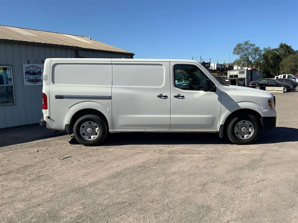 Conjunto de eje trasero Nissan NV1500 2012-2020 4,0 L V6 relación 3,36 OEM Foto 2 de 4