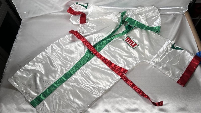 TITLE  BOXING SHINY SATIN GLANZ RED, WHITE  GREEN ROBE HOODED SIZE S FULL LENGTH