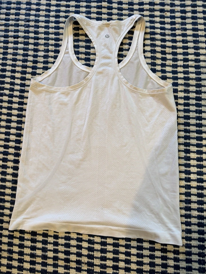 Camiseta sin mangas Lululemon blanca espalda cruzada talla 10 ligera transpirable camisa de entrenamiento Foto 3 de 4