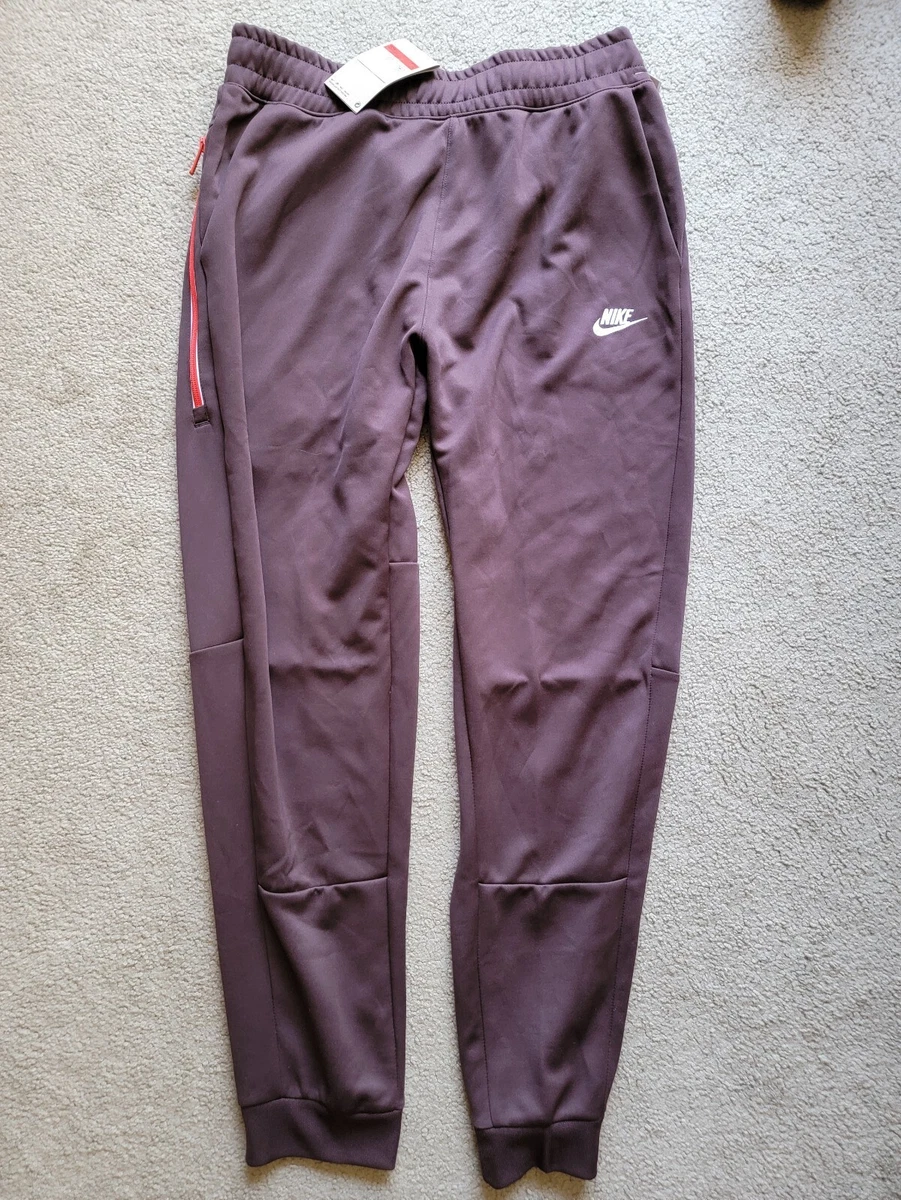 Nike Standard Fit Jogger Pants