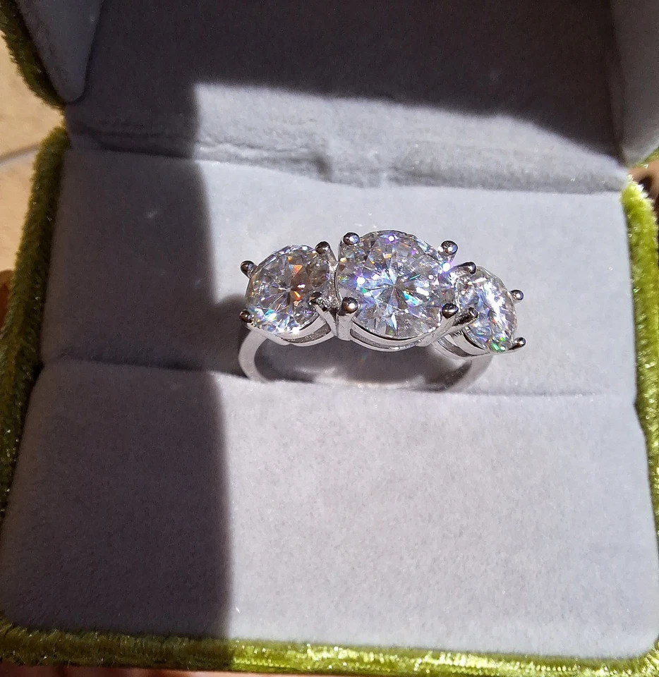 Anello Trilogy Placcato Oro Kt.18 Con Diamant Moissanite Da Ct.4 - Immagine 3 di 4