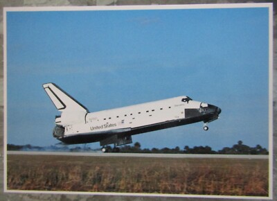 Space Shuttle Orbiter Discovery Makes a Landing, NASA Postcard approx. 4''x6''