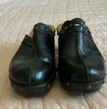 Easy Spirit Black Studed Clogs Size 6.5