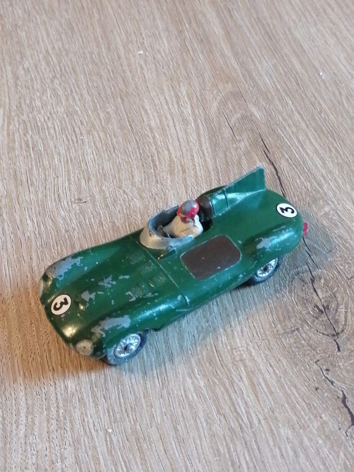 Crescent Toy Jaguar D-Type ミニカー