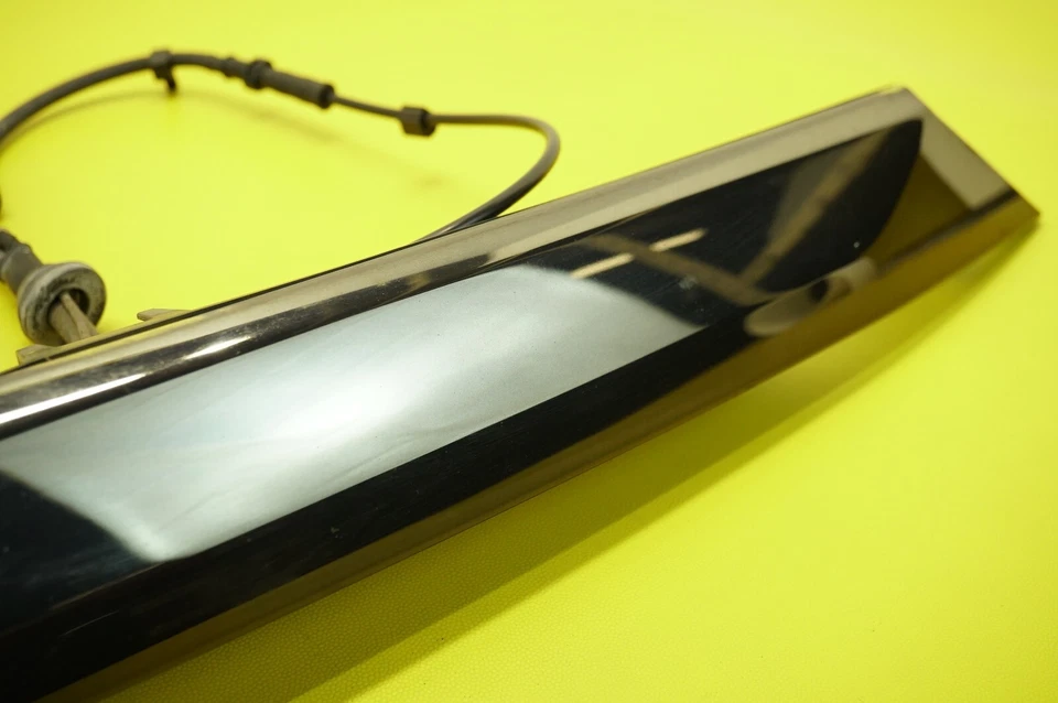 🔅 2019 CHEVROLET TRAVERSE Applique Assembly, Rear Closure Center OEM - Image 4 of 4