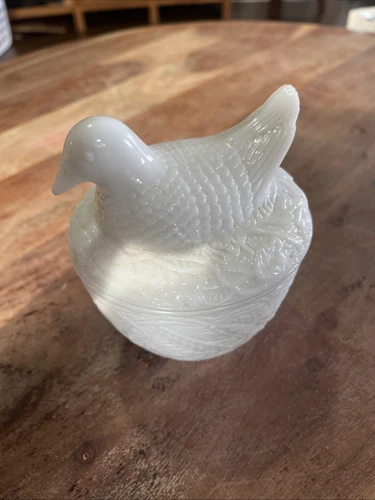 🌼🥚Vintage Avon Milk Glass Hen on Nest Covered Dish 1970's Chicken White...