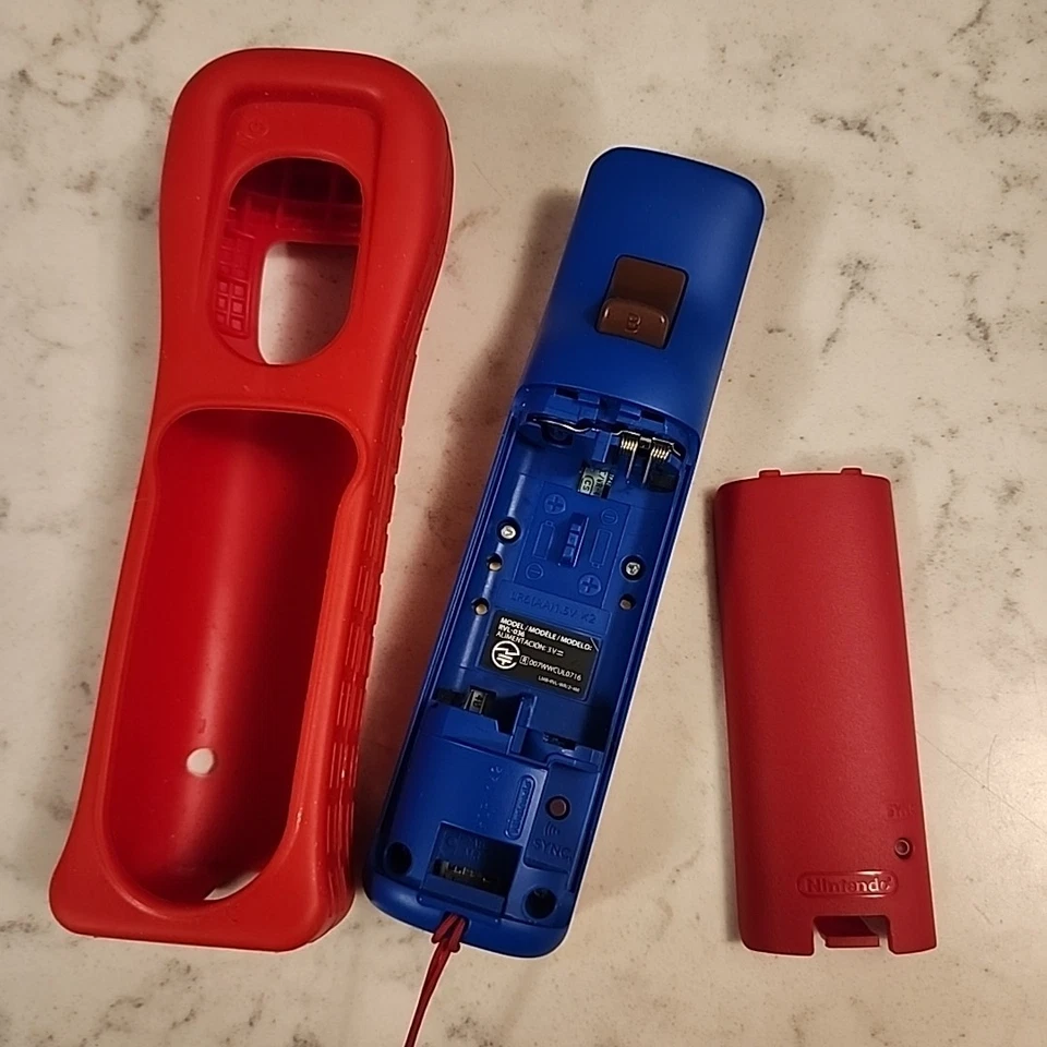 Super Mario Nintendo Wii Motion Plus Remote Controller w/Case RVL-036 - Tested - Image 3 of 3