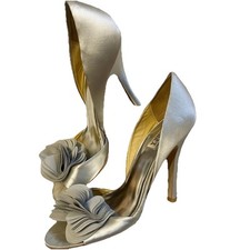 Badgley Mischka Silver D'Orsay Flower Satin Shoes Heels Size 9 Open Toe