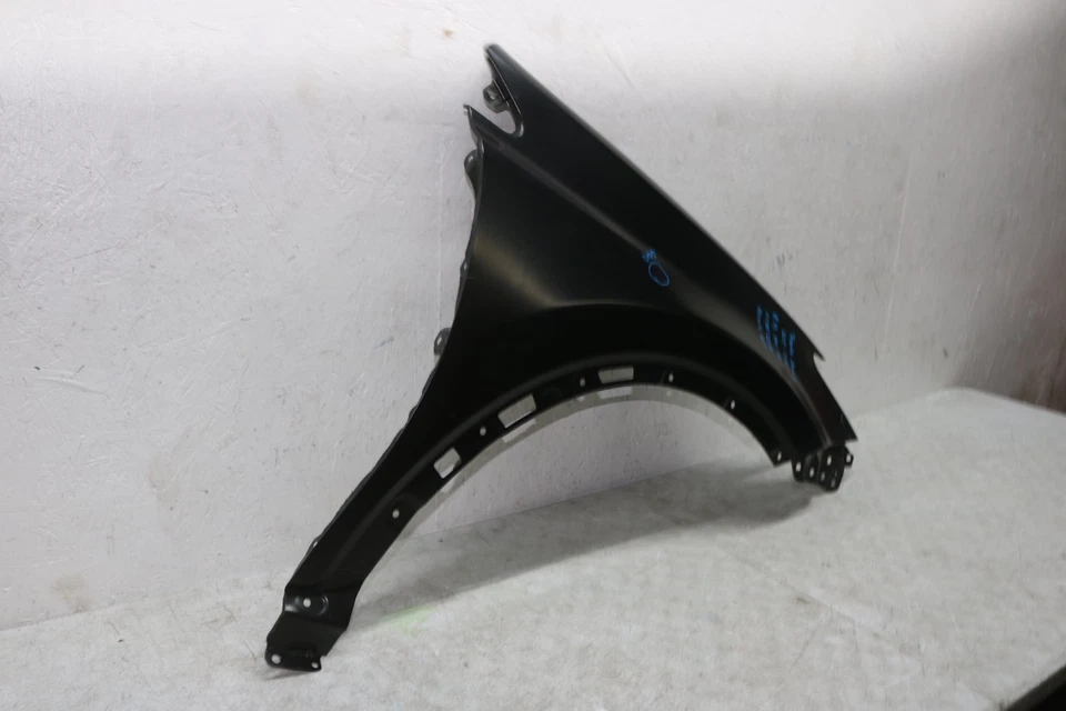 2013 2018 TOYOTA RAV4 RIGHT SIDE FENDER - Image 2 of 4