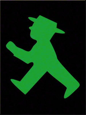 Retro Metal Magnet 'GRUN AMPELMAN' 8 x 6cm 'Walk' German street light image