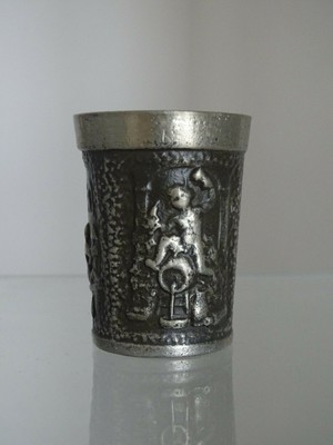 Antyki I Sztuka Schwerer Dickwandiger Zinnbecher Mit Wein Relief Zinn Becher Kubki I Kielichy Hshdnet Com