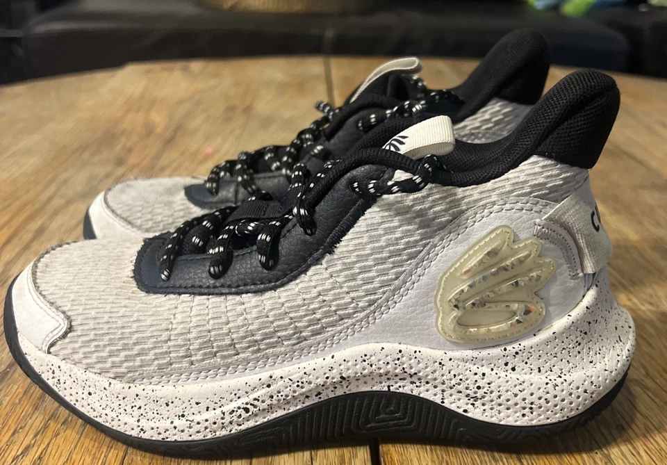 Youth Size 4.5 Y Under Armour Curry 3Z7 Low White Black sneaker - Image 3 of 4