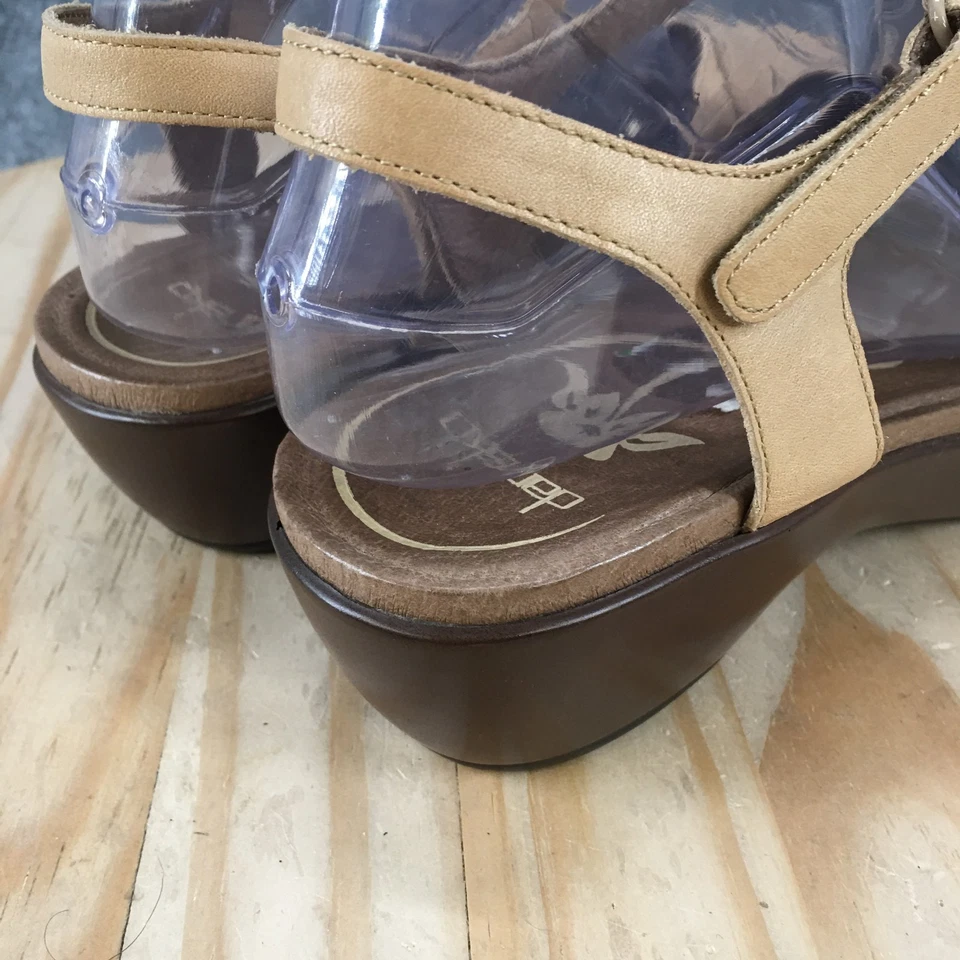 Sandalias de cuero beige Dansko 38 Desi para mujer tacón de cuña correa floral cómodas Foto 4 de 4
