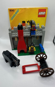 (L-2) Lego 6040 Castle Knights Blacksmith Shop Forge with Instructions