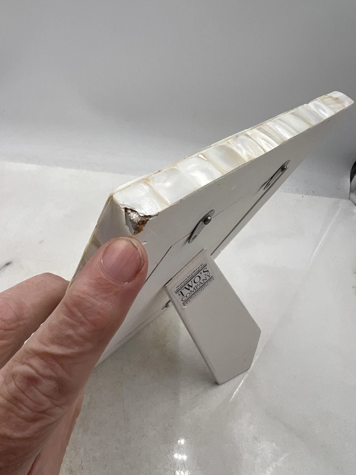 Moldura para fotos Two's Company quadrados madrepérola 4x6 decoração de mesa - Imagem 3 de 4