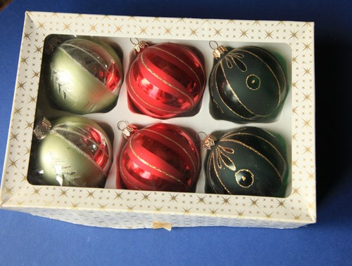 Set of 6 large decorated (assorted) glass Christmas/Xmas tree baubles in box - Picture 2 of 3