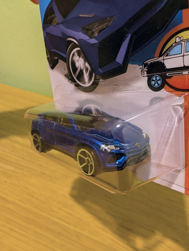 Hot Wheels - ERROR Error de rueda Lamborghini Urus - Raro Foto 3 de 4