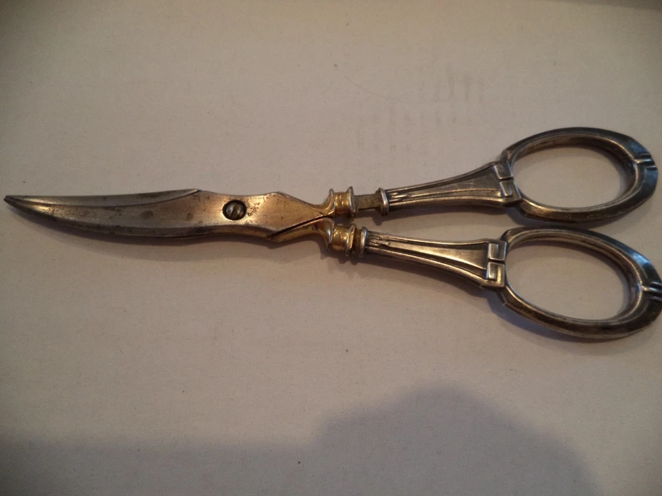 Ancien ciseau  de couture dans leur écrin " Lacouture "Lyon  - Photo 4/4