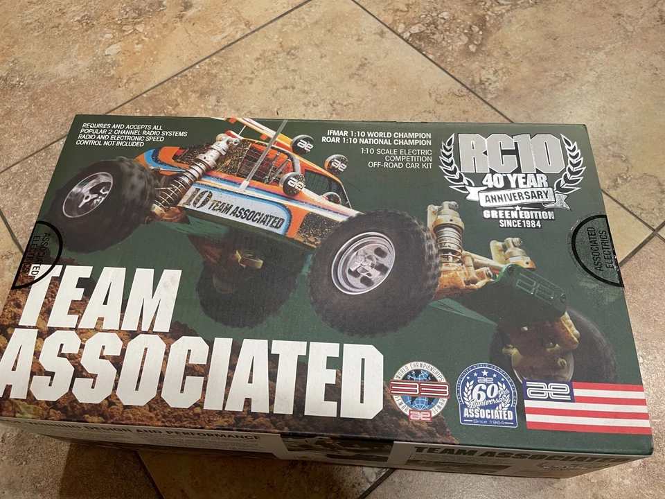 Team Associated RC-10 40th Anniversary Green Edition R/C Model Buggy  Kit - Image 4 of 4