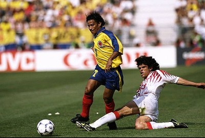 Anthony de Avila of Colombia beats challenge of Sami Trabelsi of T- Old Photo
