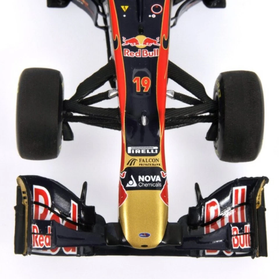 Minichamps 410110089 SCUDERIA TORO ROSSO SHOWCAR 2011 J. ALGUERSUARI escala 1:43 Foto 2 de 3