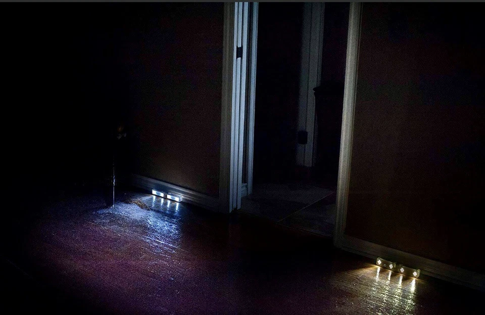 Juego de 2 luces nocturnas con sensor de movimiento iluminador de piso Penguin Lites con baterías Foto 4 de 4