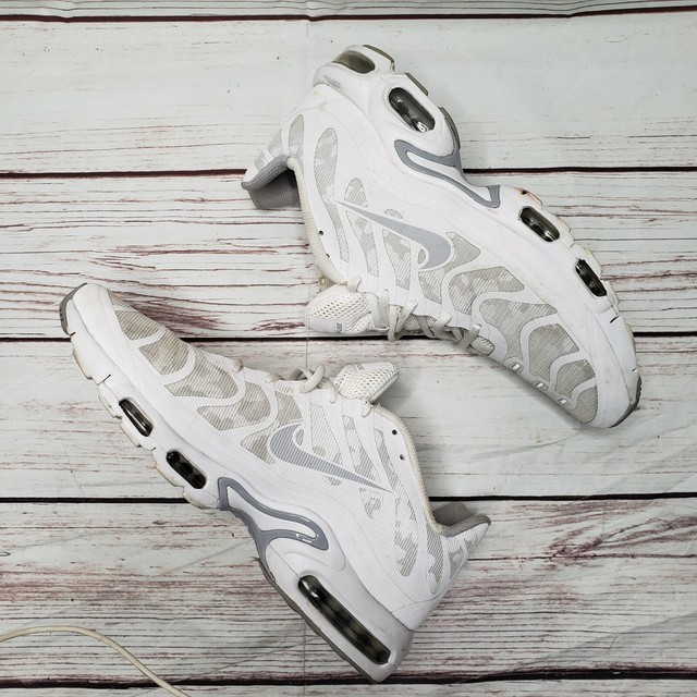 white reflective tns