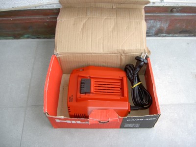 Hilti Ladegerät C4/36-350.  220V - 240V  Unbenutzt, Neu, O.V.P.