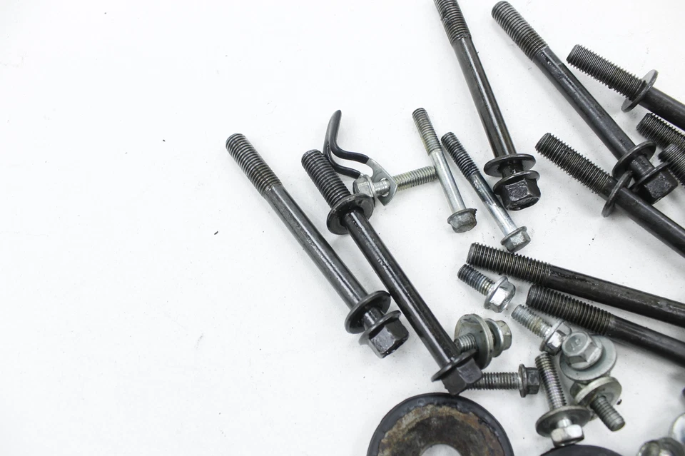 2005 年 HONDA CBR600RR 原始设备制造商 CYLINDER 头部 MISCELLANEOUS BOLTS 硬件套装 — 第 4/4 张图片