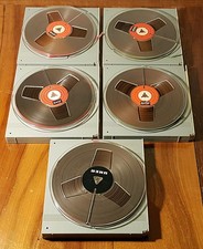 4 x 18 cm BASF Tonband  und 1 Uher 18 cm Tonband im Plastikschuber