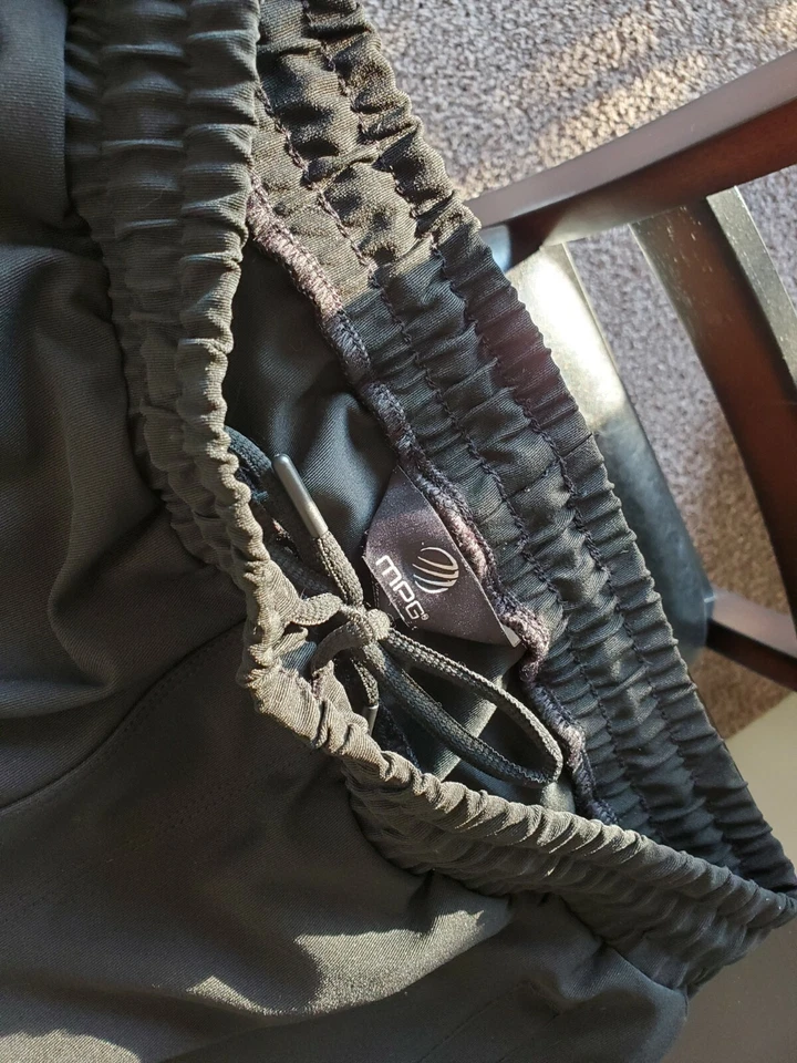 Pantalones de entrenamiento MPG negros para yoga senderismo para mujer  Foto 3 de 3