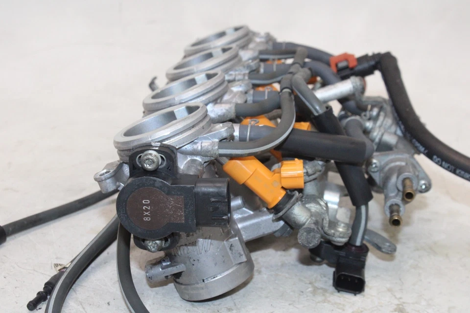09-17 YAMAHA FZ6R OEM INYECTORES DE COMBUSTIBLE PRINCIPALES / CUERPOS DE ACELERADOR Foto 2 de 4