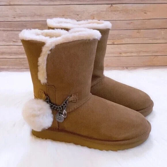 Ugg top charm boot