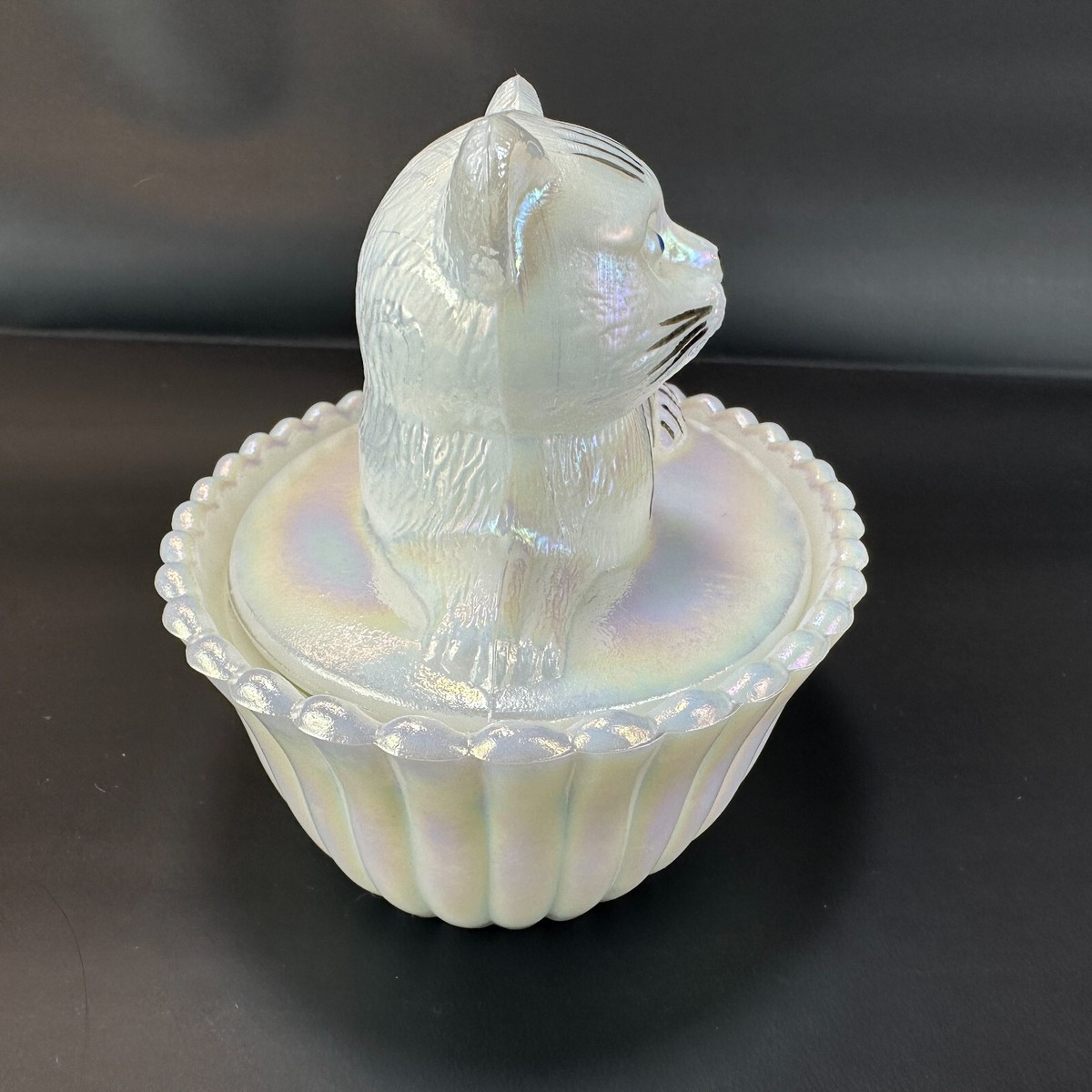 RARE Westmoreland III Rosso Iridescent Milk Glass Cat on Nest