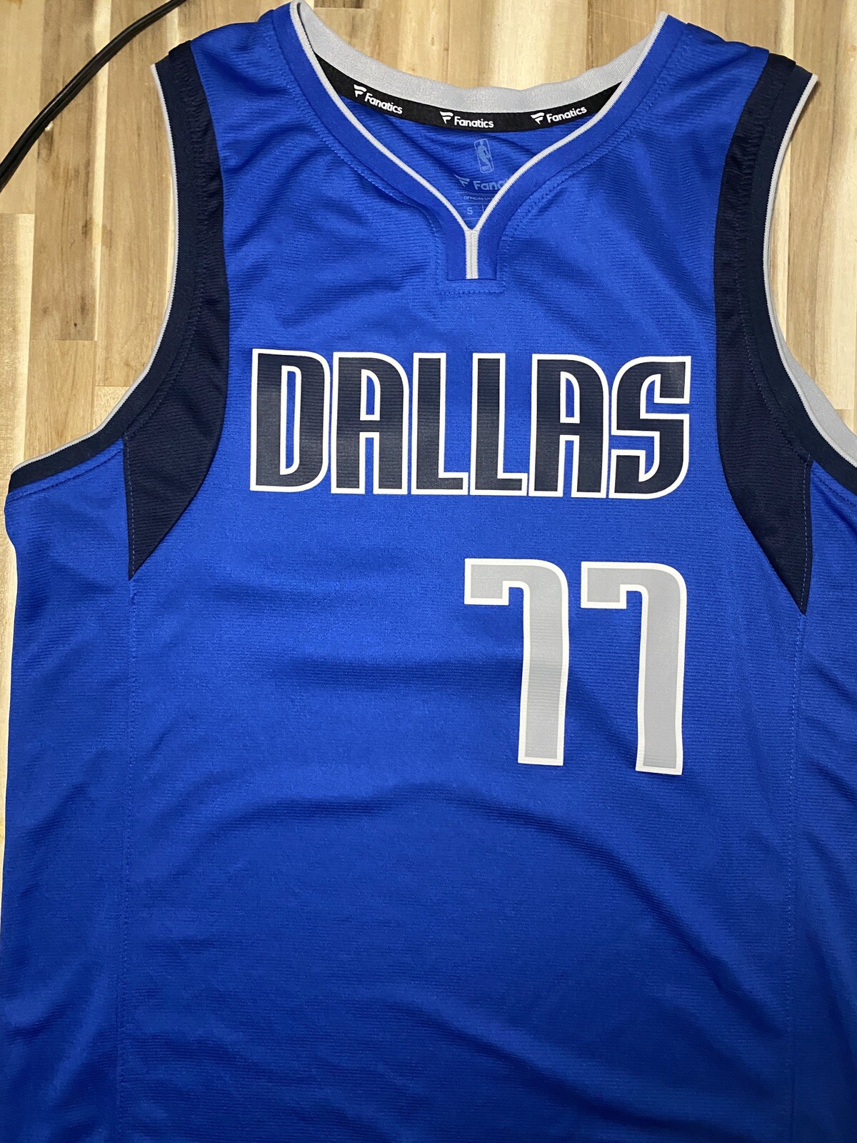 luka doncic jersey mens small